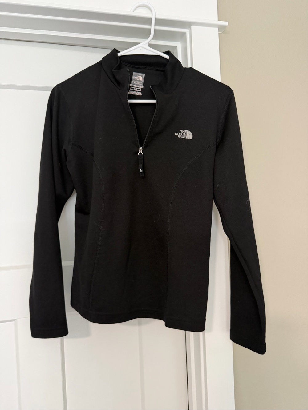 The North Face Women’s Black Quarter-Zip Pullover